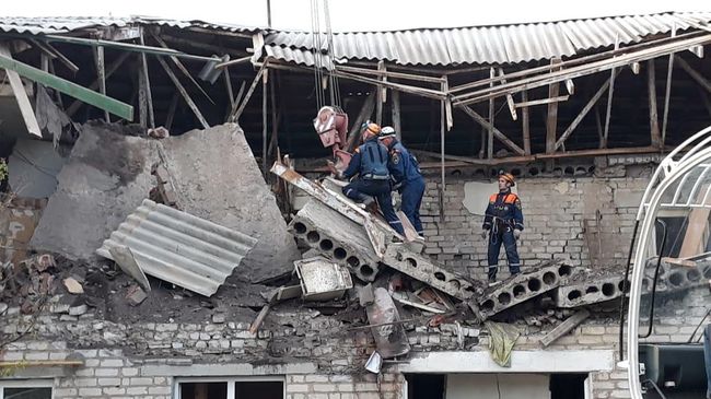 Спасательные работы на месте хлопка бытового газа в жилом доме в Ростовской области. 12 мая 2019 Спасательные работы на месте хлопка бытового газа в жилом доме в Ростовской области. 12 мая 2019