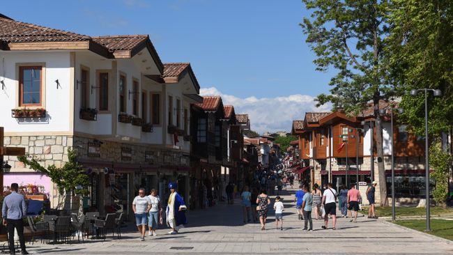 Старая торговая улица в Сиде