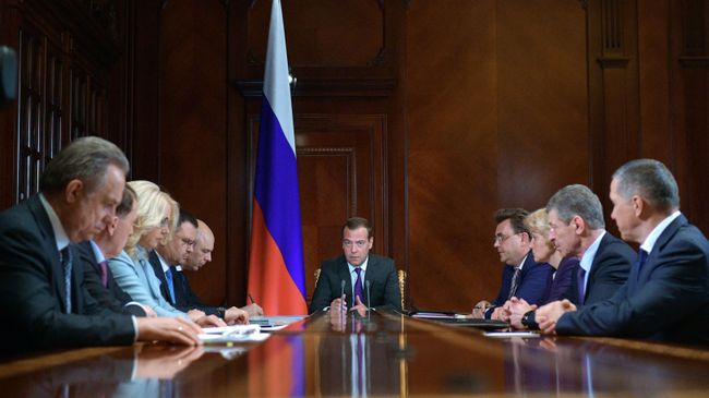 Председатель правительства РФ РФ Дмитрий Медведев проводит совещание с вице-премьерами РФ. 13 мая 2019 Председатель правительства РФ РФ Дмитрий Медведев проводит совещание с вице-премьерами РФ. 13 мая 2019