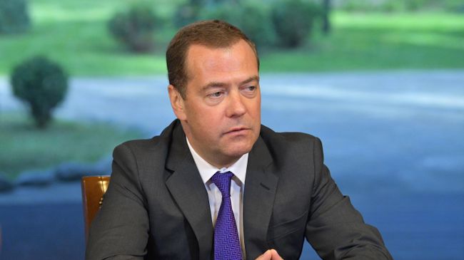 Председатель правительства РФ Дмитрий Медведев проводит встречу с представителями экспертного сообщества по вопросам социально-экономического развития