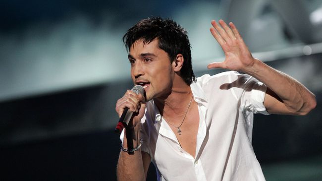 Дима Билан во время выступления в финале конкурса песни Евровидение-2008 в Белграде Дима Билан во время выступления в финале конкурса песни Евровидение-2008 в Белграде