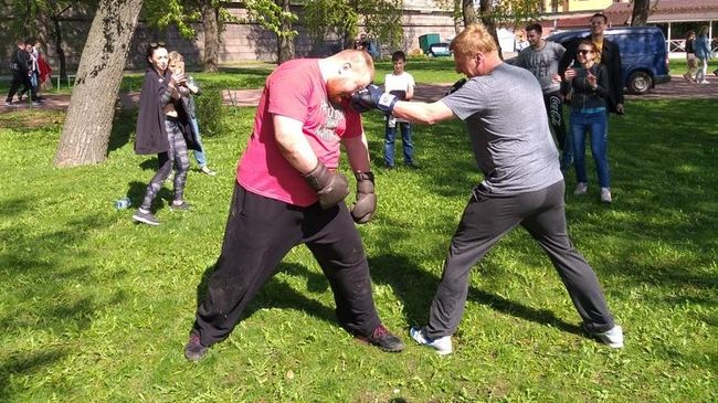 Спарринг Вячеслава Дацика и депутата от ЛДПР Спарринг Вячеслава Дацика и депутата от ЛДПР
