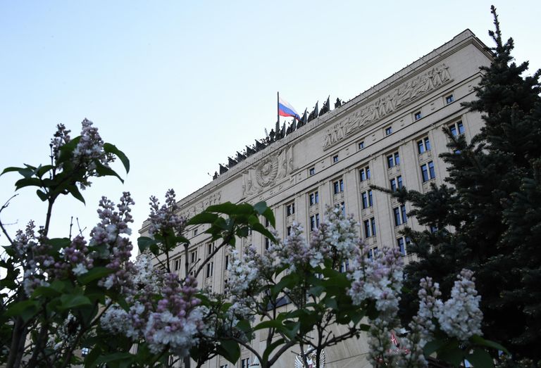 Здание министерства обороны РФ на Фрунзенской набережной в Москве Здание министерства обороны РФ на Фрунзенской набережной в Москве