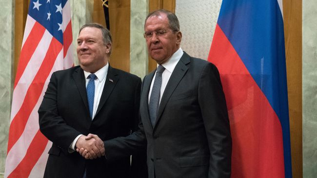 Министр иностранных дел России Сергей Лавров и госсекретарь США Майк Помпео во время встречи в Сочи. 14 мая 2019 Министр иностранных дел России Сергей Лавров и госсекретарь США Майк Помпео во время встречи в Сочи. 14 мая 2019