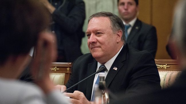 Госсекретарь США Майк Помпео во время встречи в Сочи с министром иностранных дел РФ Сергеем Лавровым Госсекретарь США Майк Помпео во время встречи в Сочи с министром иностранных дел РФ Сергеем Лавровым