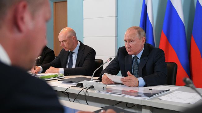 Президент РФ Владимир Путин проводит совещание о социально-экономическом развитии Астраханской области Президент РФ Владимир Путин проводит совещание о социально-экономическом развитии Астраханской области
