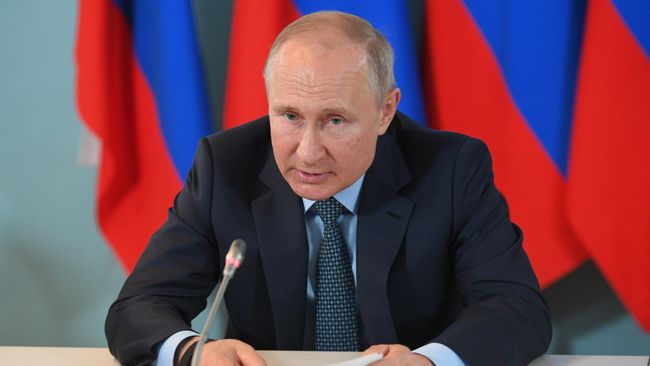 Президент РФ Владимир Путин проводит совещание о социально-экономическом развитии Астраханской области Президент РФ Владимир Путин проводит совещание о социально-экономическом развитии Астраханской области
