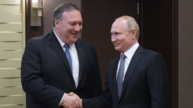 Владимир Путин и госсекретарь США Майк Помпео во время встречи в Сочи. 14 мая 2019