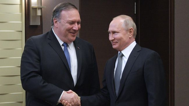 Владимир Путин и госсекретарь США Майк Помпео во время встречи в Сочи. 14 мая 2019 Владимир Путин и госсекретарь США Майк Помпео во время встречи в Сочи. 14 мая 2019