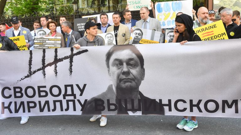 Акция в поддержку Кирилла Вышинского у здания посольства Украины в Москве. 15 мая 2019 Акция в поддержку Кирилла Вышинского у здания посольства Украины в Москве. 15 мая 2019