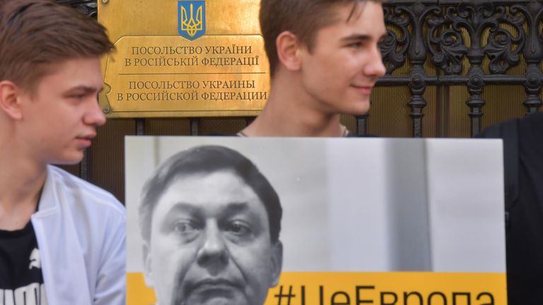 Акция в поддержку Кирилла Вышинского у здания посольства Украины в Москве. 15 мая 2019 Акция в поддержку Кирилла Вышинского у здания посольства Украины в Москве. 15 мая 2019