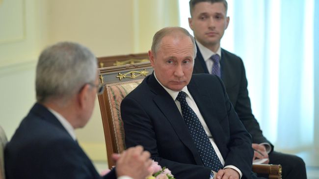 Владимир Путин и федеральный президент Австрийской Республики Александр Ван дер Беллен во время встречи. 15 мая 2019 Владимир Путин и федеральный президент Австрийской Республики Александр Ван дер Беллен во время встречи. 15 мая 2019