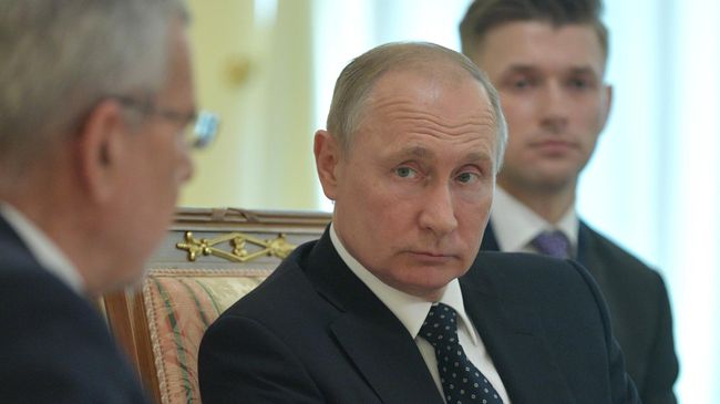 Владимир Путин и федеральный президент Австрийской Республики Александр Ван дер Беллен во время встречи. 15 мая 2019 Владимир Путин и федеральный президент Австрийской Республики Александр Ван дер Беллен во время встречи. 15 мая 2019