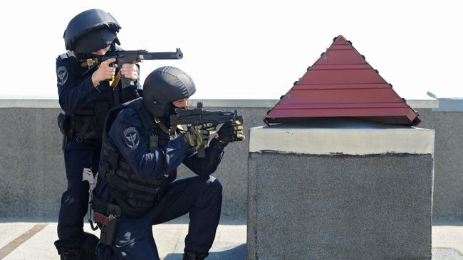 Сотрудники Управления федеральной службы войск национальной гвардии РФ Сотрудники Управления федеральной службы войск национальной гвардии РФ