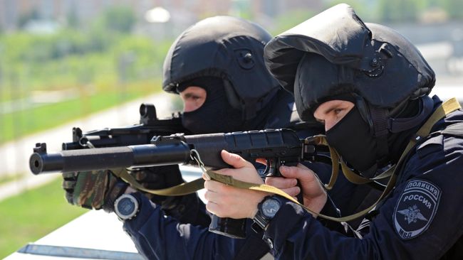 Сотрудники Управления федеральной службы войск национальной гвардии РФ