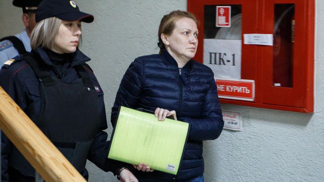 Генеральный директор ОАО Кемеровский кондитерский комбинат Юлия Богданова перед заседанием в Заводском районном суде в Кемерово. 16 мая 2019 Генеральный директор ОАО Кемеровский кондитерский комбинат Юлия Богданова перед заседанием в Заводском районном суде в Кемерово. 16 мая 2019
