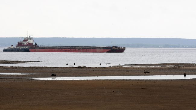 Понижение уровня воды в Волге Понижение уровня воды в Волге
