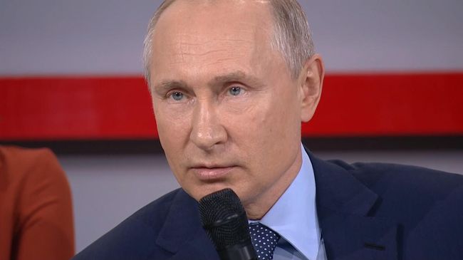 Путин вспомнил, как носил пожилую соседку на руках Путин вспомнил, как носил пожилую соседку на руках
