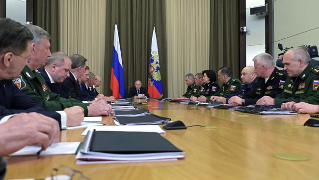 Президент РФ Владимир Путин проводит завершающее совещание серии консультаций с руководством Минобороны РФ и оборонно-промышленного комплекса. 17 мая 2019 Президент РФ Владимир Путин проводит завершающее совещание серии консультаций с руководством Минобороны РФ и оборонно-промышленного комплекса. 17 мая 2019