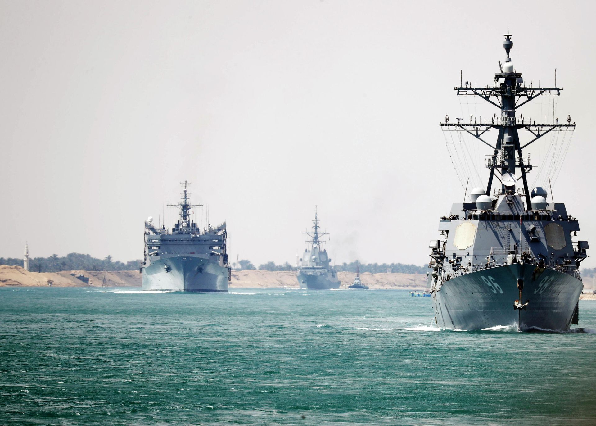 Авианосец ВМС США “Авраам Линкольн”, проходящий через Суэцкий канал к берегам Персидкого залива, 9 мая 2019 Авианосец ВМС США “Авраам Линкольн”, проходящий через Суэцкий канал к берегам Персидкого залива, 9 мая 2019 - РИА Новости, 1920, 03.04.2026
