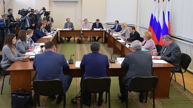 Председатель правительства РФ Дмитрий Медведев проводит совещание о ходе реализации федерального проекта Старшее поколение национального проекта Демография. 17 мая 2019 Председатель правительства РФ Дмитрий Медведев проводит совещание о ходе реализации федерального проекта Старшее поколение национального проекта Демография. 17 мая 2019