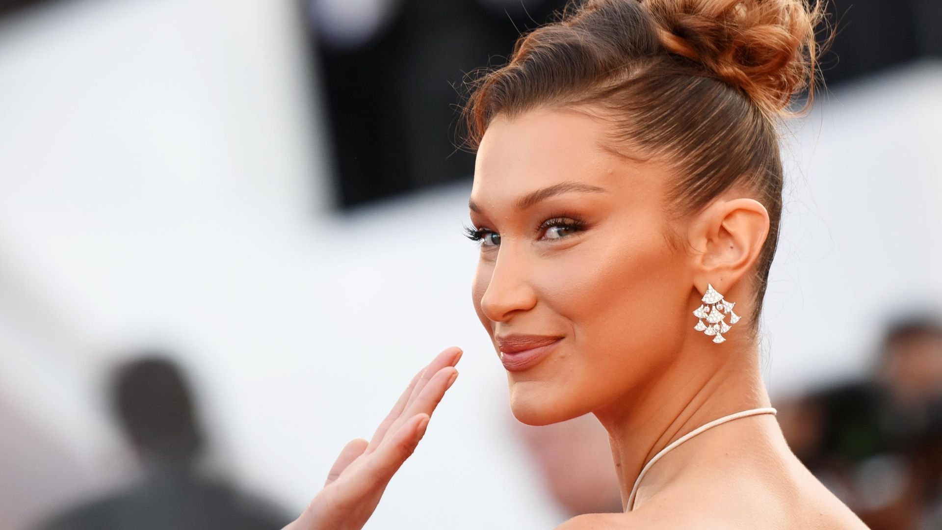 Cупермодель Белла Хадид на красной дорожке премьеры фильма Рокетмен (Rocketman) в рамках 72-го Каннского международного кинофестиваля Cупермодель Белла Хадид на красной дорожке премьеры фильма Рокетмен (Rocketman) в рамках 72-го Каннского международного кинофестиваля - РИА Новости, 1920, 25.10.2020