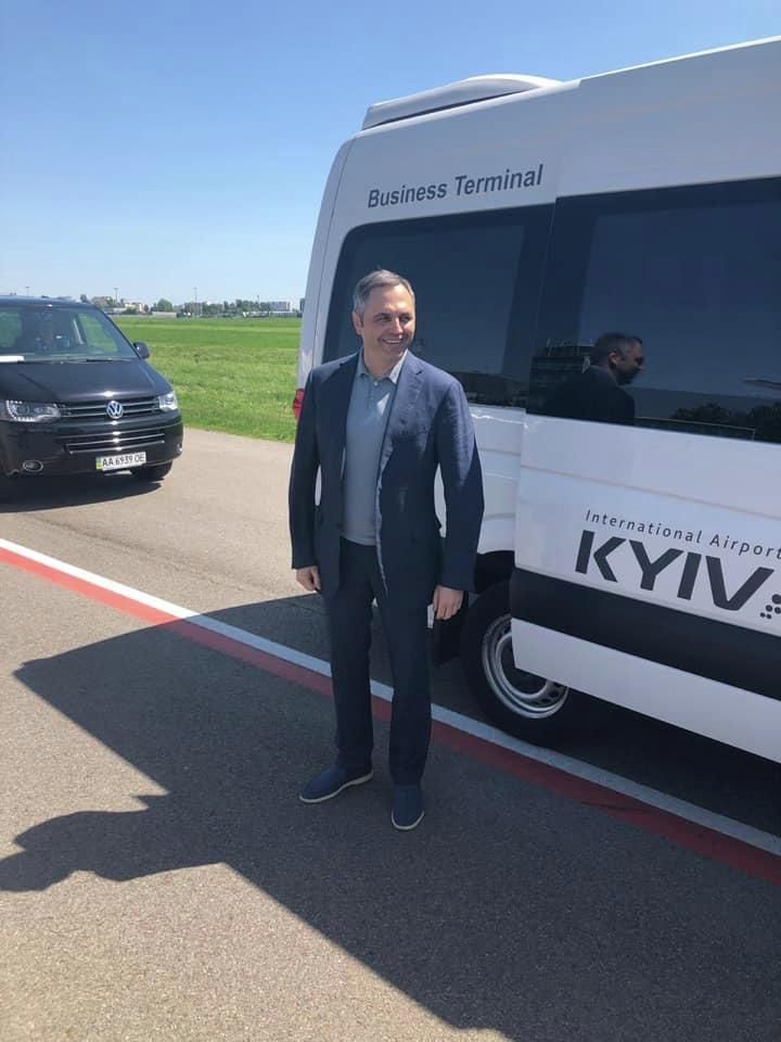 Бывший замглавы администрации экс-президента Украины Виктора Януковича Андрей Портнов в Киевском аэропорту Борисполь Бывший замглавы администрации экс-президента Украины Виктора Януковича Андрей Портнов в Киевском аэропорту Борисполь - РИА Новости, 1920, 21.05.2025