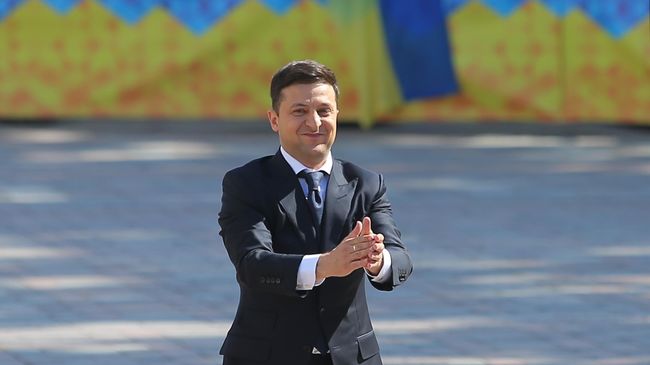 Избранный президент Украины Владимир Зеленский перед началом церемонии инаугурации в Киеве. 20 мая 2019 Избранный президент Украины Владимир Зеленский перед началом церемонии инаугурации в Киеве. 20 мая 2019