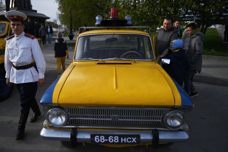 Ретро-техника МВД в парке Городское начало на набережной реки Обь в Новосибирске во время всероссийской акции Ночь музеев Ретро-техника МВД в парке Городское начало на набережной реки Обь в Новосибирске во время всероссийской акции Ночь музеев