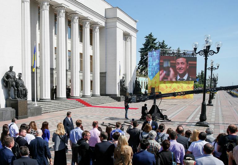 Трансляция церемонии инаугурации избранного президента Украины Владимира Зеленского в Киеве Трансляция церемонии инаугурации избранного президента Украины Владимира Зеленского в Киеве