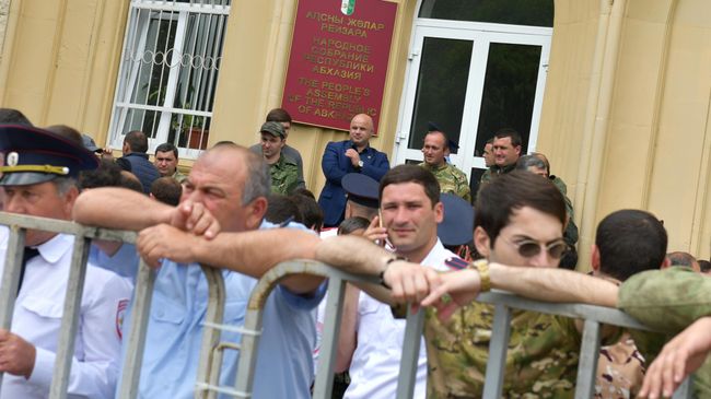 Митинг в Сухуме с требованием переноса даты президентских выборов. 20 мая 2019