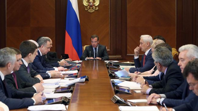 Председатель правительства РФ РФ Дмитрий Медведев заседание президиума Совета при президенте РФ по стратегическому развитию и национальным проектам. 20 мая 2019 Председатель правительства РФ РФ Дмитрий Медведев заседание президиума Совета при президенте РФ по стратегическому развитию и национальным проектам. 20 мая 2019