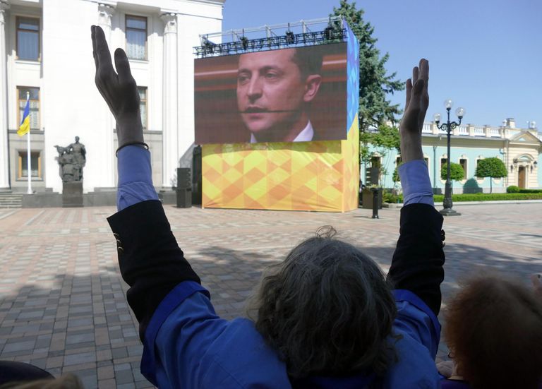 Трансляция церемонии инаугурации избранного президента Украины Владимира Зеленского в Киеве Трансляция церемонии инаугурации избранного президента Украины Владимира Зеленского в Киеве