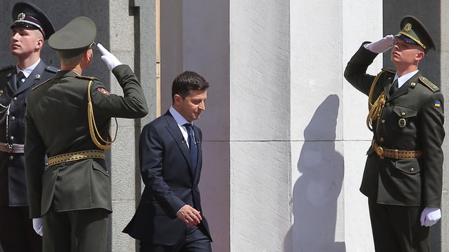 Президент Украины Владимир Зеленский после церемонии инаугурации в Верховной раде в Киеве Президент Украины Владимир Зеленский после церемонии инаугурации в Верховной раде в Киеве