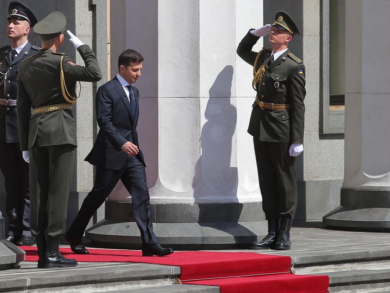 Президент Украины Владимир Зеленский после церемонии инаугурации в Верховной раде в Киеве Президент Украины Владимир Зеленский после церемонии инаугурации в Верховной раде в Киеве