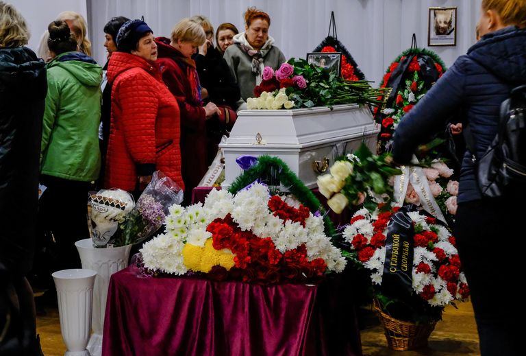 Церемония прощания с жителями Мурманской области, погибшими в катастрофе самолета компании Аэрофлот Sukhoi Superjet-100 в аэропорту Шереметьево Церемония прощания с жителями Мурманской области, погибшими в катастрофе самолета компании Аэрофлот Sukhoi Superjet-100 в аэропорту Шереметьево
