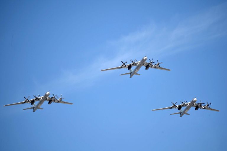 Стратегические бомбардировщики-ракетоносцы Ту-95МС Стратегические бомбардировщики-ракетоносцы Ту-95МС