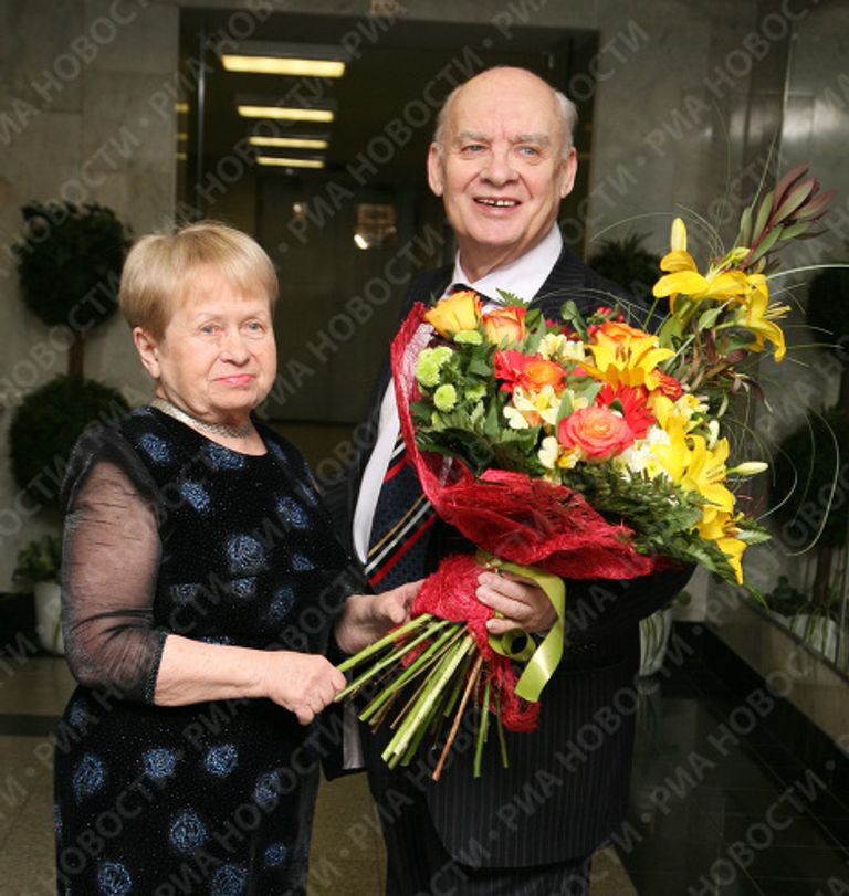Александра Пахмутова, Николай Добронравов