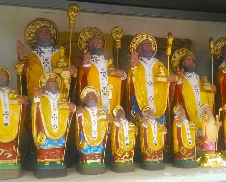 Сувенирные статуэтки Николая Чудотворца в городе Бари Сувенирные статуэтки Николая Чудотворца в городе Бари