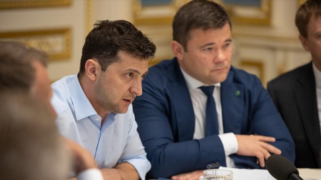 Президент Украины Владимир Зеленский и его советник Андрей Богдан Президент Украины Владимир Зеленский и его советник Андрей Богдан - РИА Новости, 1920, 15.12.2021