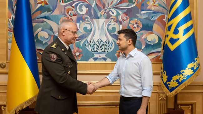 Президент Украины Владимир Зеленский и начальник Генерального штаба ВС Руслан Хомчак 