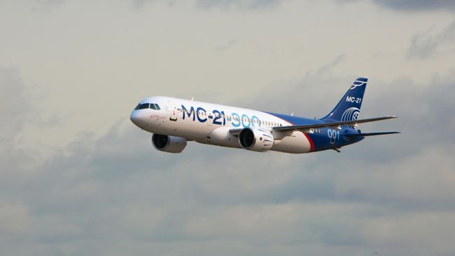 Самолет МС-21 во время первого перелета из Иркутска в Жуковский Самолет МС-21 во время первого перелета из Иркутска в Жуковский