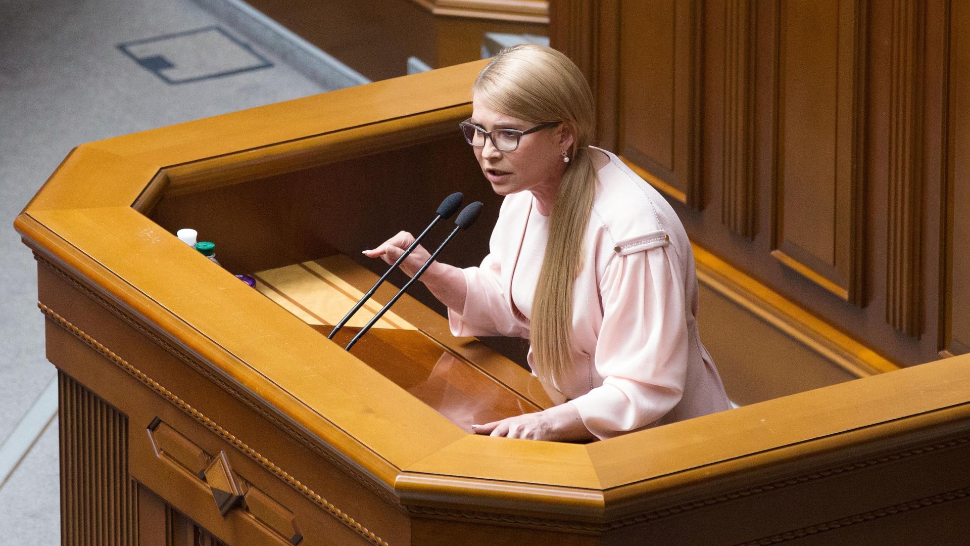 Лидер партии Батькивщина Юлия Тимошенко выступает на заседании Верховной рады Украины. 22 мая 2019 Лидер партии Батькивщина Юлия Тимошенко выступает на заседании Верховной рады Украины. 22 мая 2019 - РИА Новости, 1920, 04.10.2021
