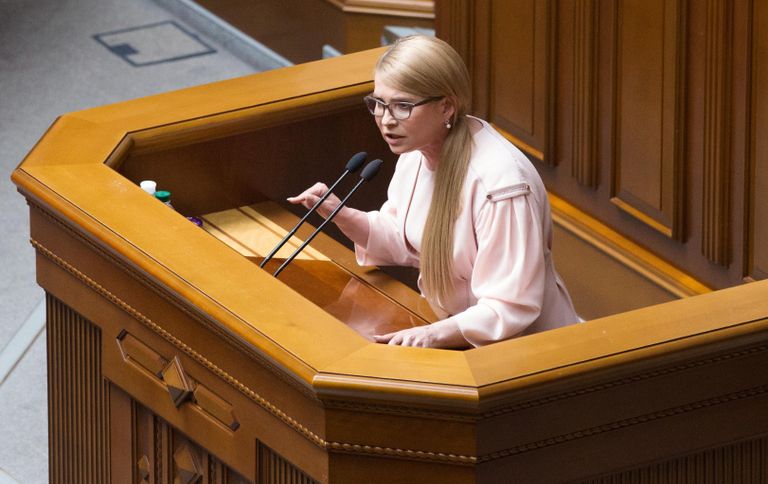 Лидер партии Батькивщина Юлия Тимошенко выступает на заседании Верховной рады Украины Лидер партии Батькивщина Юлия Тимошенко выступает на заседании Верховной рады Украины