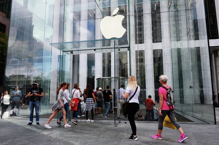 Магазин Apple Store на 5-й авеню в Нью-Йорке