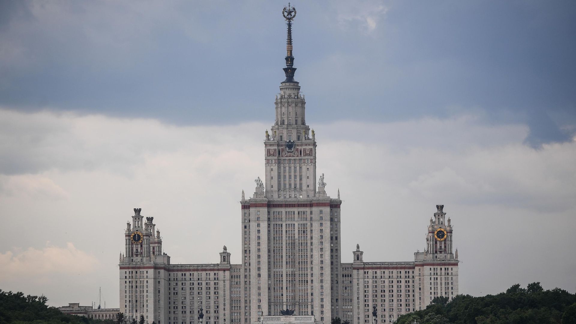 Высотное здание МГУ имени Ломоносова Высотное здание МГУ имени Ломоносова - РИА Новости, 1920, 18.11.2020