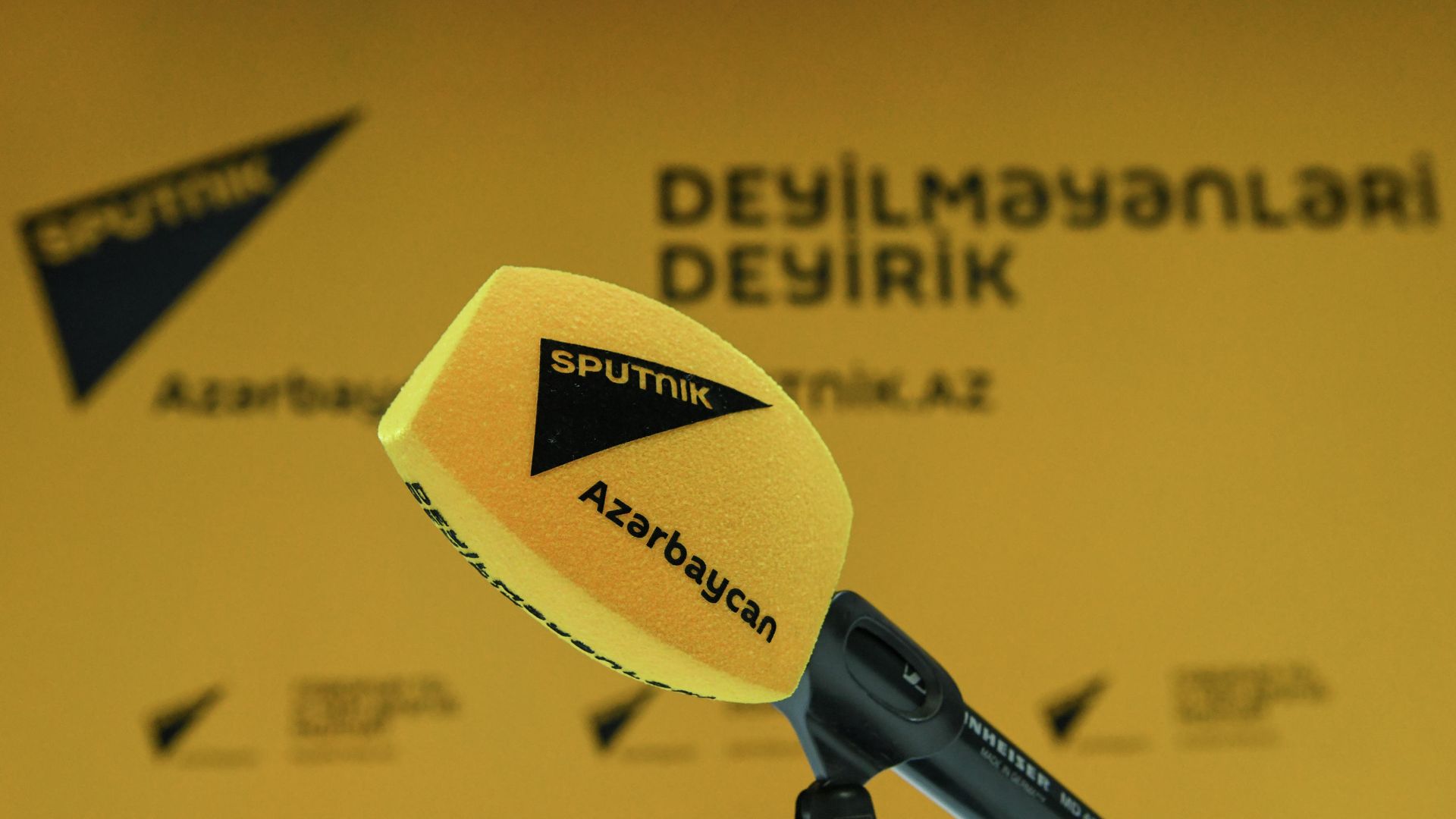 Микрофон в студии Sputnik Азербайджан Микрофон в студии Sputnik Азербайджан - РИА Новости, 1920, 03.07.2025