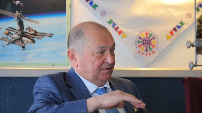 Российский космонавт Владимира Титов в лагере Артек 