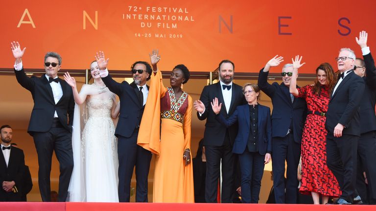 Жюри основного конкурса 72-го Каннского международного кинофестиваля на красной дорожке церемонии закрытия 