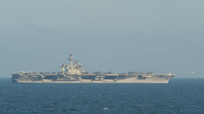 Авианосец класса Nimitz Abraham Lincoln ВМС США в Аравийском море. 21 мая 2019 Авианосец класса Nimitz Abraham Lincoln ВМС США в Аравийском море. 21 мая 2019
